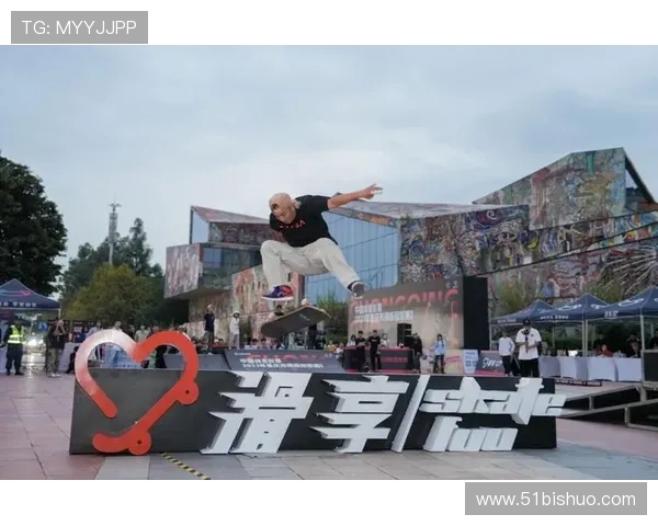 重庆滑板队的成长历程与城市马拉松的激情碰撞